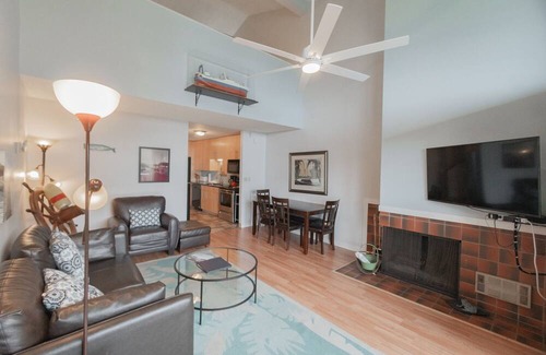 Otter Rock Apartamento | Ocean-View Suite with Loft & Full Kitchen