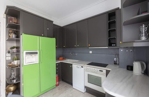 Anafiotika Apartamento | Massive 2-Apartment Combo | Unbeatable Acropolis Views | Sleeps 9