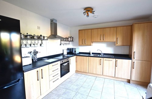 Pentney Cabaña | South facing 4br lodge with Hot tub in 1/4 acre in tranquil setting.
