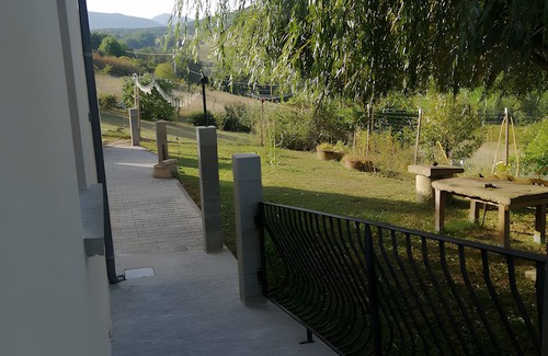 Bourdeaux Apartamento | Apartment 'À La Campagne' with Mountain View, Private Terrace and Wi-Fi