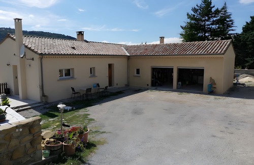 Bourdeaux Apartamento | Apartment 'À La Campagne' with Mountain View, Private Terrace and Wi-Fi