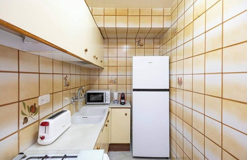 Cornella de Llobregat Apartamento | Experience the charm of our lovely and intimate 3-bedroom home.
