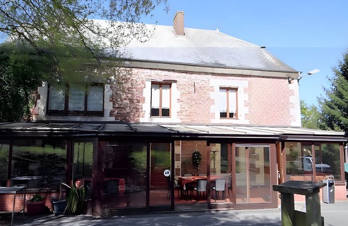 Signy-lAbbaye Casa | Large Holiday Home for 15 People in the Heart of the Forest