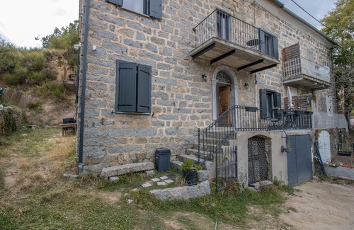 Bastelica Apartamento | Room 'Murella' with Wi-Fi and Air Conditioning