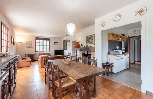 Arthez-d'Asson Casa | Villa Delb – Mountain View, Private Pool and Wi-Fi