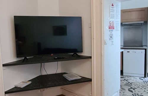 Vieux Vichy Apartamento | 3-bedroom apartment with secure courtyard 6 minutes' walk from the town center!