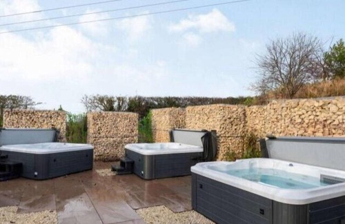 Kneesall Casa | Sherwood Hideaway is a stunning, exclusive-use celebration house nestled in the heart of Sherwood Forest. Designed with unforgettable group experiences in mind.