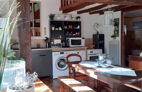 Gy-en-Sologne Casa | Holiday Home 'Cocooning Au Cœur De La' with Wi-Fi and Air Conditioning