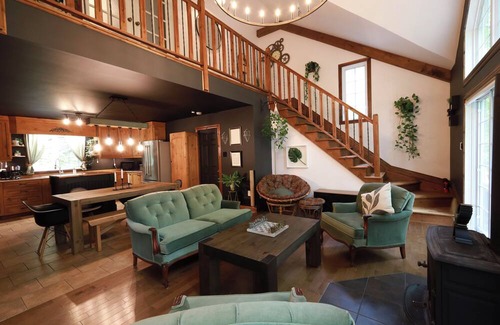 Lac-McGregor Cabaña | Chalet Watson | Cozy pet-friendly cottage near Gatineau/Ottawa with Home Theatre