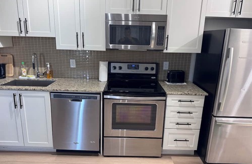 Downtown Mississauga Apartamento | Modern 1-bedroom condo near Square One Mall Mississauga.
