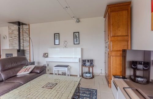 Buzy Casa | Holiday Home 'Gite Gousseau' with Mountain View, Private Terrace and Wi-Fi