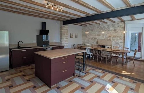 Dancevoir Casa | Country house, 2 living rooms, 3 bathrooms, 15 people, large meeting areas