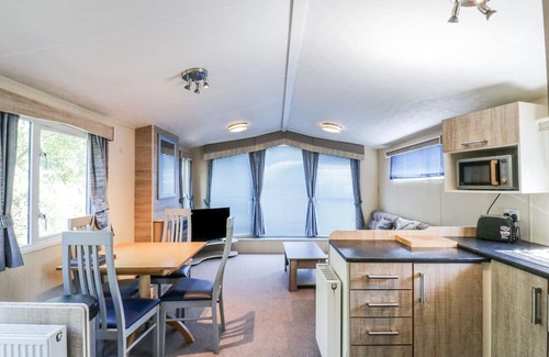 Battle Cabaña | WHITE HART CARAVAN, pet friendly, with a garden in Battle