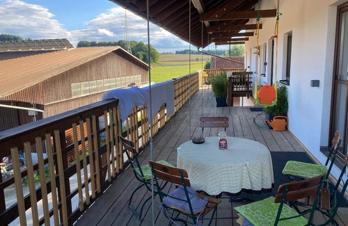 Adlkofen Apartamento | Attic apartment in the Lower Bavarian hinterland on a farm