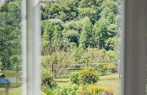 Maidstone Casa | Perfect Booking | Luxury Home With Pool & Gym