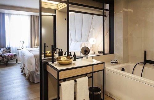 Sant Nicolau Hotel | Explore More of Palma! 3 Pet-friendly Units, Minutes Away from Cala Major