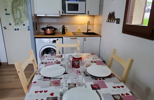 Gresse-en-Vercors Apartamento | Apartment 'Le Serpaton' with Mountain View and Balcony