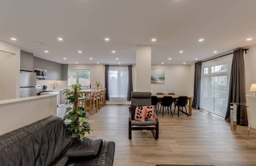 Newtonbrook Casa | Spacious 3-Bedroom Home + Free Parking