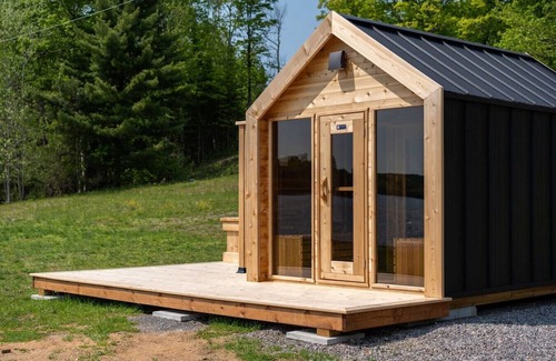 Algonquin Highlands Cabina | Edge of Stillness at Dimensions | Cabin Seventeen