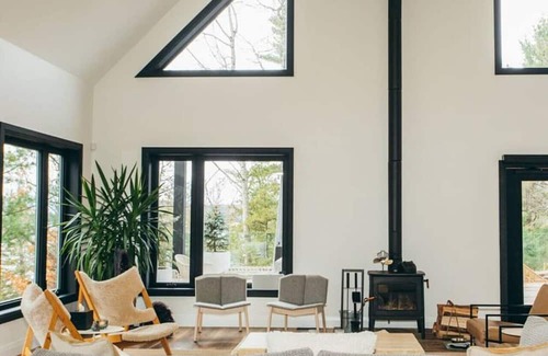 Algonquin Highlands Cabina | Edge of Stillness at Dimensions | Cabin Seventeen