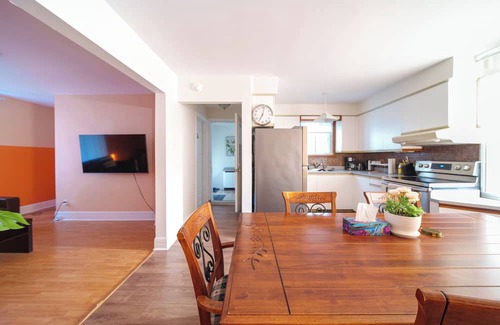 Montreal Casa | House in Center Brossard-mins to REM station/hwy
