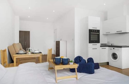 Watton at Stone Apartamento | New Refurb Private Large Studio