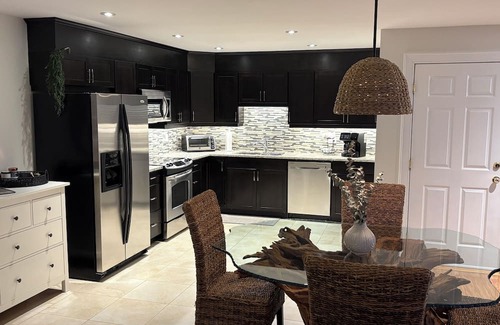 Elora Apartamento | The Rainforest Suite: cozy & spacious Suite right in Downtown Elora