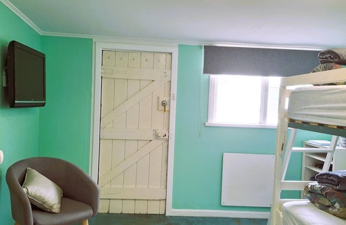 American River Casa | Healing Colour Shack promotes tranquillity, a 2-minute walk from the shoreline.