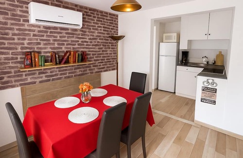 La Nartelle Apartamento | T2/20m2 au Rêve D'azur walking distance to beach, shared pool parking, bed linen included
