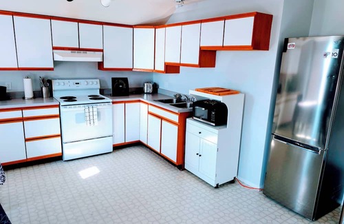 Alert Bay Apartamento | The Founder's Vista Suite | Spacious Ocean View Apartment with Full Kitchen