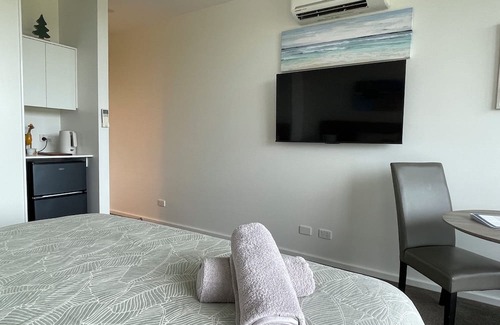 Fingal Complejo | Coastal Cove Suite with balcony and heated pool - close to hot springs.
