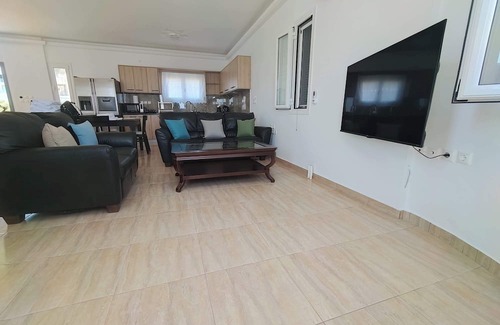 Agia Pelagia Apartamento | Beachfront Ela Luxury Stay with Jacuzzi & Views