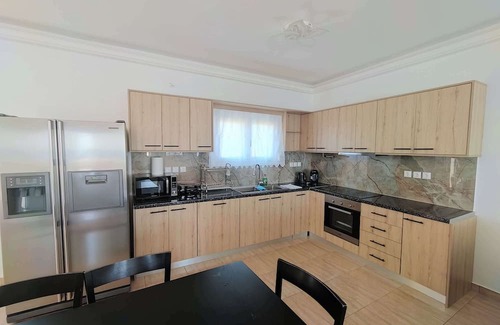 Agia Pelagia Apartamento | Beachfront Ela Luxury Stay with Jacuzzi & Views