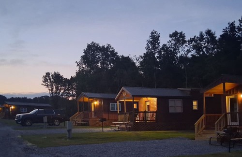 Kings Mountain Cabina | Beautiful cabins available between Kings Mountain Battleground & 2 Kings Casino!