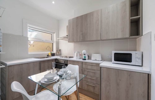 Tooting Apartamento | Cosy & Simple Stay – The Perfect London Base, with Easy Tube to Top Attractions.