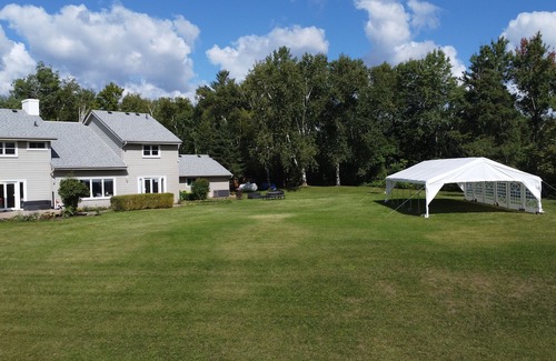 Durham Region Alquiler De RV | Spacious 20’x40’ Party Tent on 22-Acre Hilltop—Perfect for Events & Gatherings