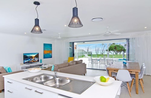 Bilinga Casa | Sentosa on Tugun - Absolute Beachfront Home