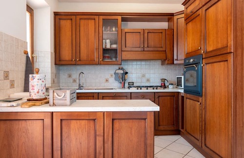 Acquaviva Apartamento | Apartment 'Isidora' with Private Garden, Wi-Fi and Air Conditioning