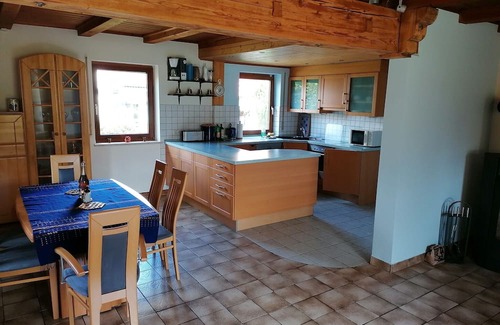 Kaltental Casa | 3-bedroomed holiday house with garden and double garage for up to 6 guests