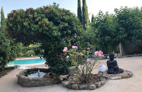 Le Val Casa | Holiday Home 'Au Écuries Du Mas Di Gau' with Shared Pool, Wi-Fi and Air Conditioning