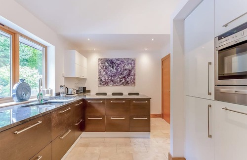 The Braes Cabaña | Corrie Burn Villa is located on Braes of Ullapool with spectacular sea views.