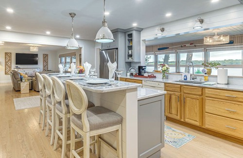 Earlville Casa | Patio & Water Views: Serene Bohemia River Escape!