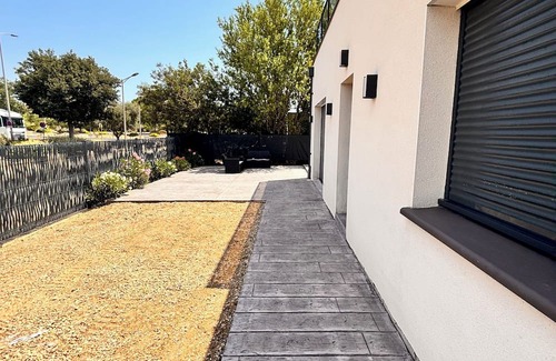 Beziers Villa | Modern villa between the sea and the vineyards