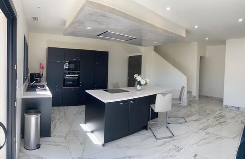 Beziers Villa | Modern villa between the sea and the vineyards