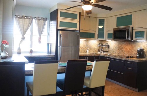 El Combate Apartamento | Vibrant Location, Pool and Beach Hits