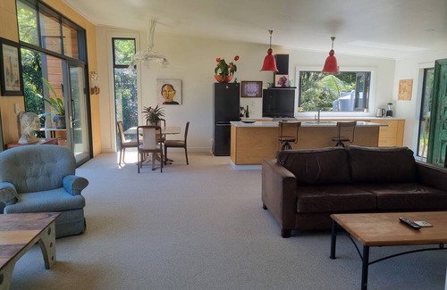 Coromandel Casa | Stylish-Peaceful-Tranquil-Spacious Couples Getaway. Pond/Stream/Fire/Internet