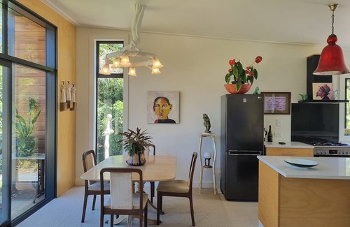 Coromandel Casa | Stylish-Peaceful-Tranquil-Spacious Couples Getaway. Pond/Stream/Fire/Internet
