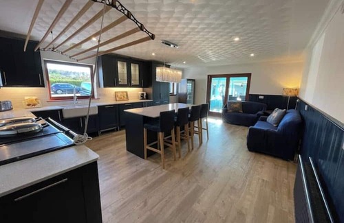 Dingwall Casa | Abalone Accommodation -Large home for group/family holidays