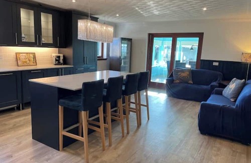 Dingwall Casa | Abalone Accommodation -Large home for group/family holidays