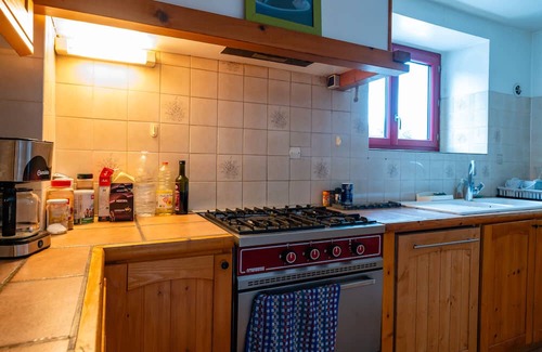 Vassieux-en-Vercors Cabaña | Gîte 'Les Carlines' with Mountain View, Shared Terrace and Wi-Fi